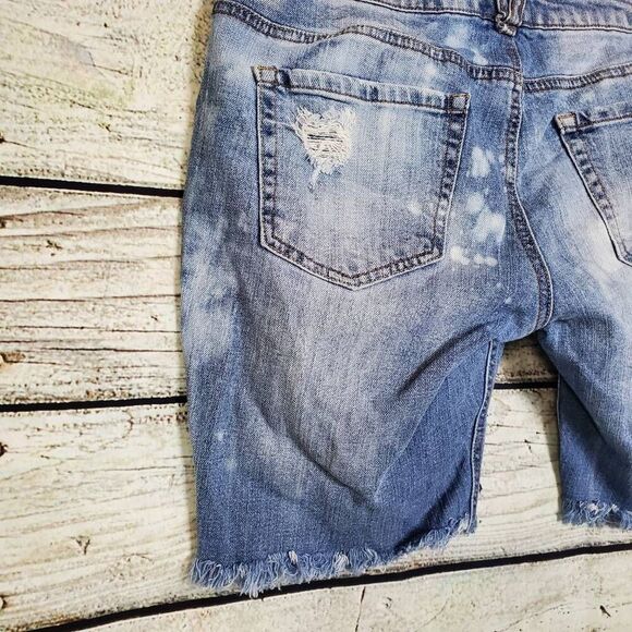 Vanity Women's Distressed Jean Shorts Size 30 Frayed Hem Bermuda Cutoff Blue Den - Picture 4 of 6